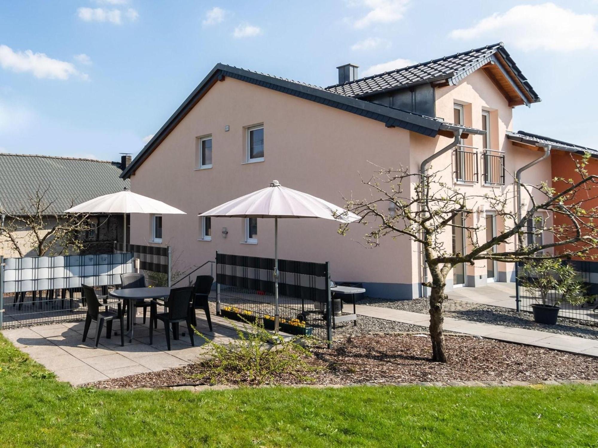 Lovely Modern Apartment With Private Terrace Ellscheid Buitenkant foto