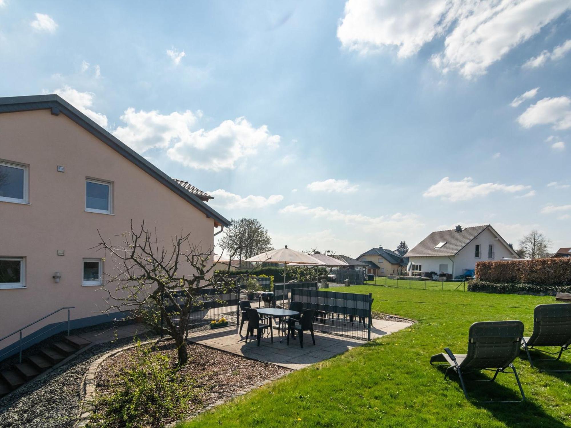 Lovely Modern Apartment With Private Terrace Ellscheid Buitenkant foto