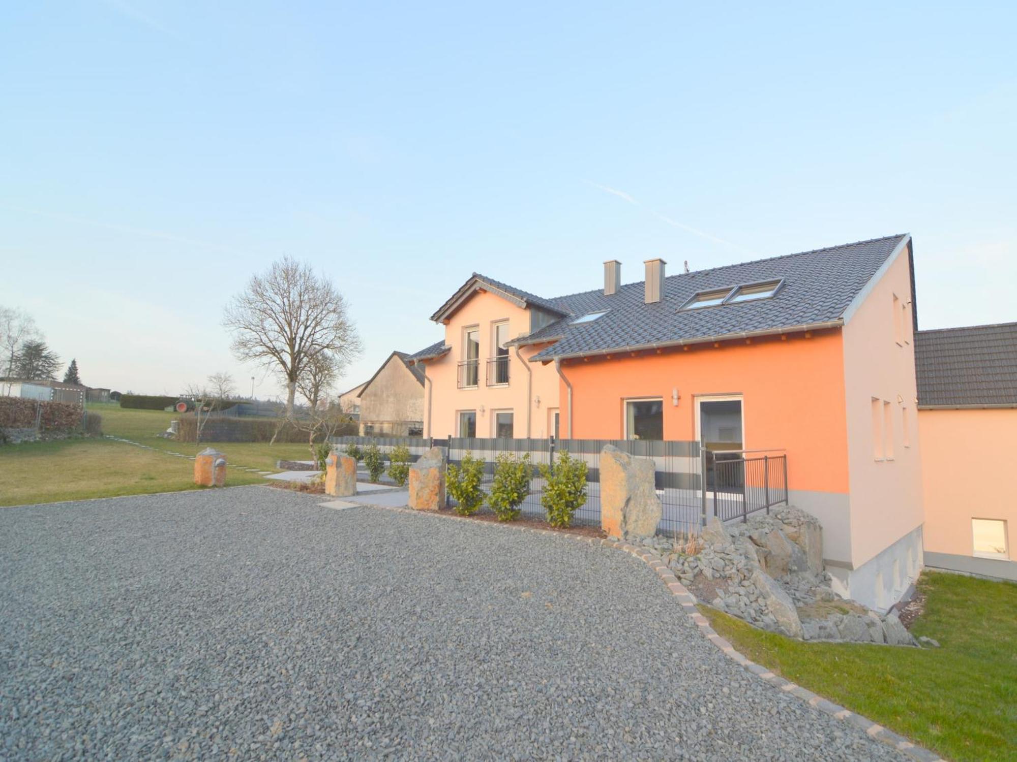 Lovely Modern Apartment With Private Terrace Ellscheid Buitenkant foto