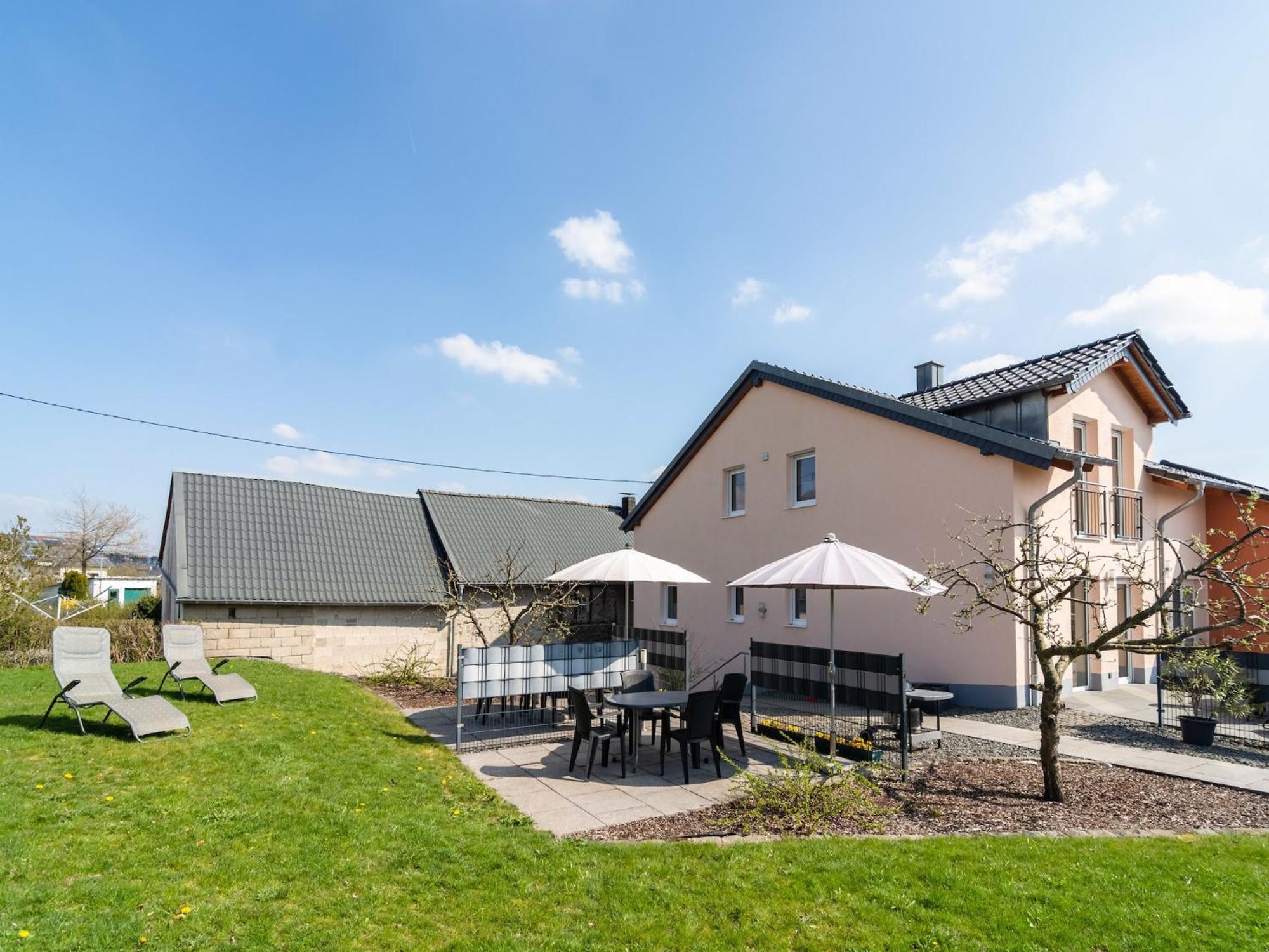 Lovely Modern Apartment With Private Terrace Ellscheid Buitenkant foto