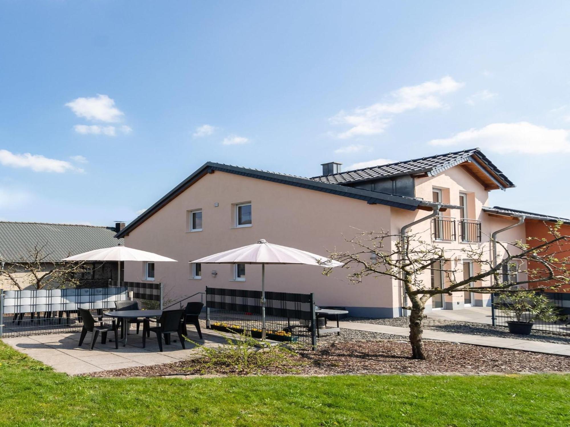 Lovely Modern Apartment With Private Terrace Ellscheid Buitenkant foto